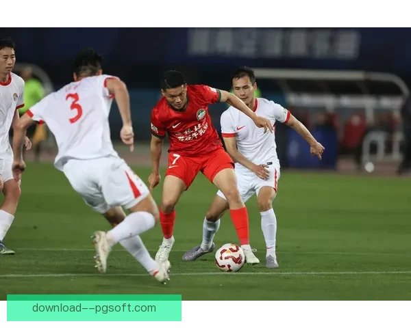 南基一初掌河南遭信任危机联赛后半程稳住阵脚带队重拾信心显转机